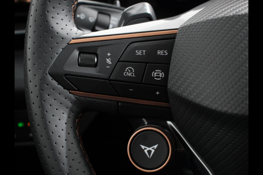 CUPRA Terramar 1.5 eTSI 150 pk Automaat Business Navigatie Apple Carplay/Android Auto PDC VA + Camera 18" LM Velgen Full LED Signature Climate Control