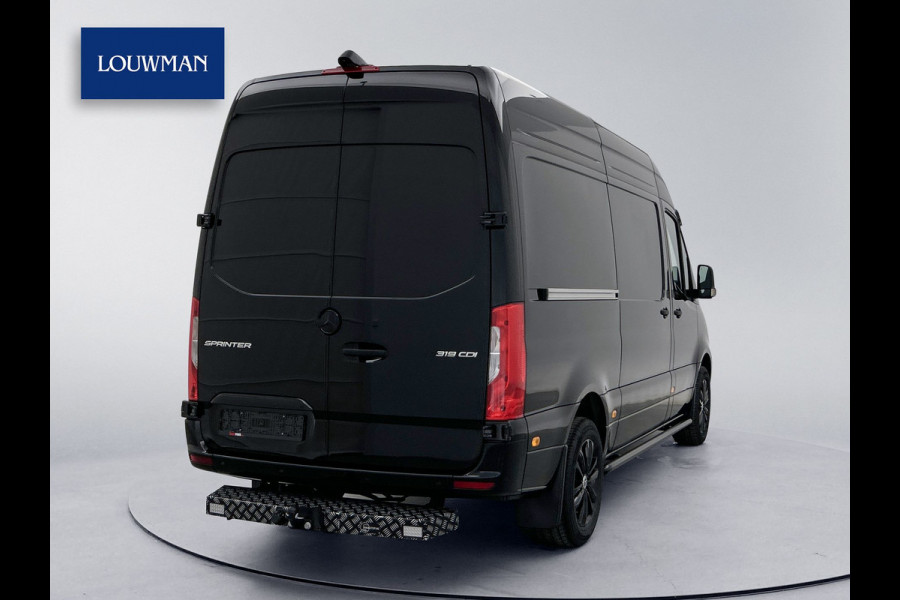 Mercedes-Benz Sprinter 319 1.9 CDI L2H2 30 Jahre Edition Leder Vanstep Full black Zonneklep met Led MAK Safari 3500kg Trekhaak Betimmering Navigatie