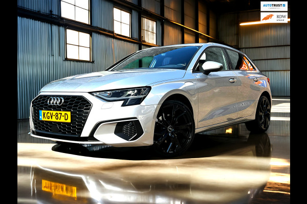 Audi A3 Sportback 40 TFSI e Edition Carplay_ACC_LED_Niew Velgen en banden