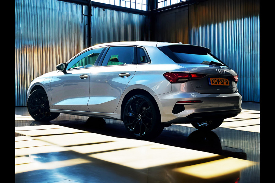 Audi A3 Sportback 40 TFSI e Edition Carplay_ACC_LED_Niew Velgen en banden