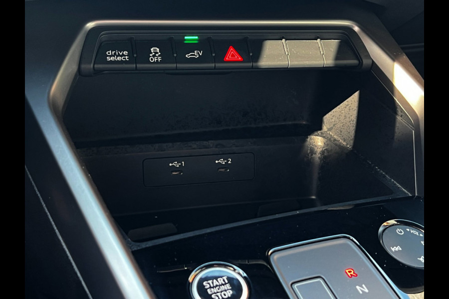 Audi A3 Sportback 40 TFSI e Edition Carplay_ACC_LED_Niew Velgen en banden