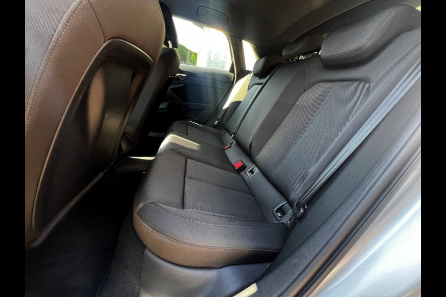 Audi A3 Sportback 40 TFSI e Edition Carplay_ACC_LED_Niew Velgen en banden