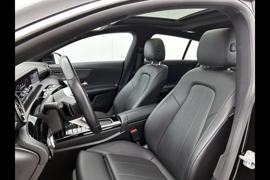 Mercedes-Benz CLA-Klasse Shooting Brake 180 Luxury Line | Achteruitrijcamera | Lederen bekleding | EASY PACK achterklep | Keyless Entry | Smartphone intergratie | Inclusief 24 maanden MB Certified garantie voor Europa.