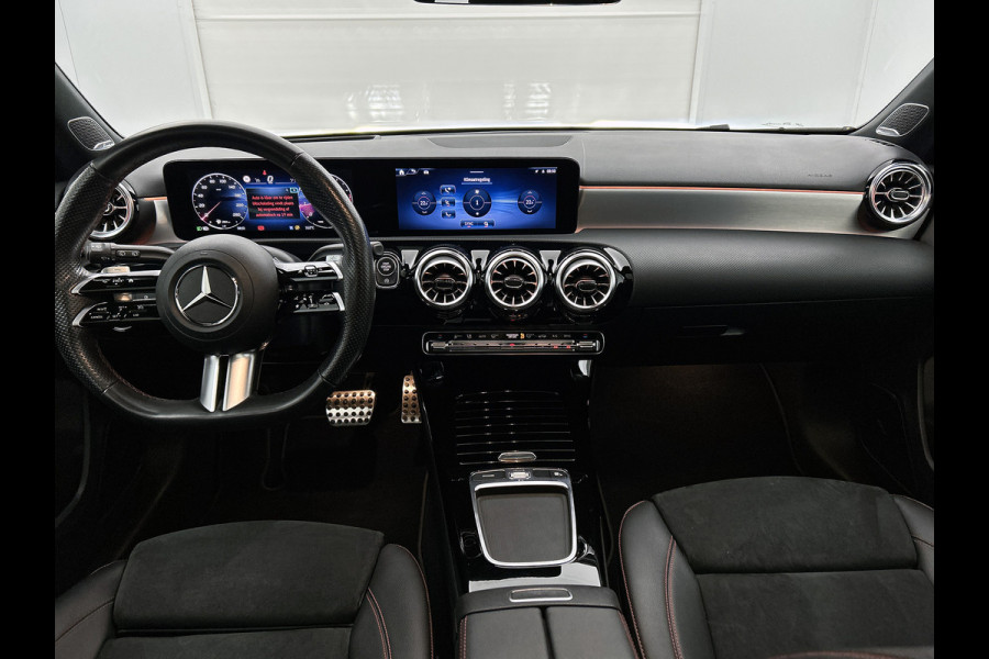 Mercedes-Benz A-Klasse 180 AMG Line | AMG-Line interieur | AMG-Line Exterieur | 360 Camera | Memory Seats | Panorama Schuifdak | Sfeerverlichting | Inclusief 24 maanden MB Certified garantie voor Europa.