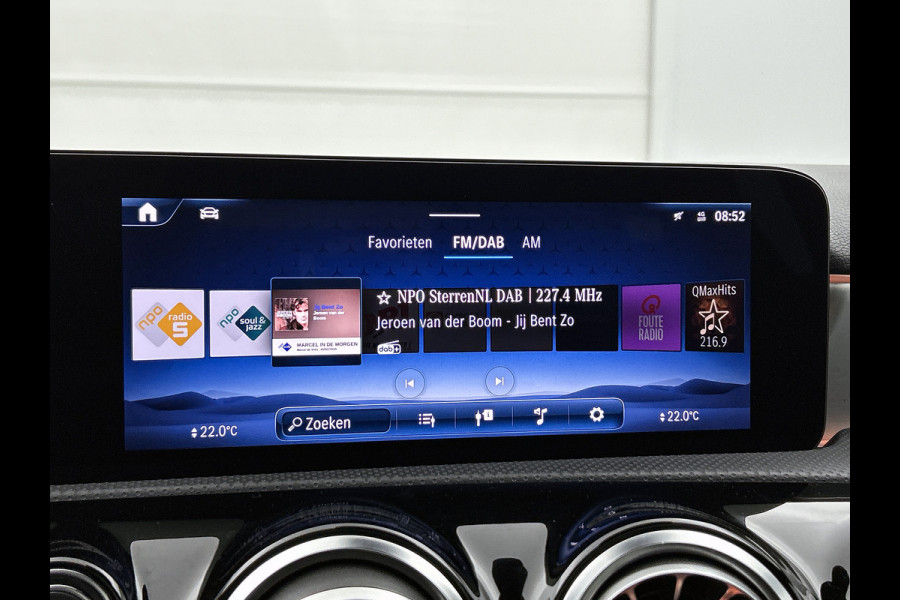 Mercedes-Benz A-Klasse 180 AMG Line | AMG-Line interieur | AMG-Line Exterieur | 360 Camera | Memory Seats | Panorama Schuifdak | Sfeerverlichting | Inclusief 24 maanden MB Certified garantie voor Europa.