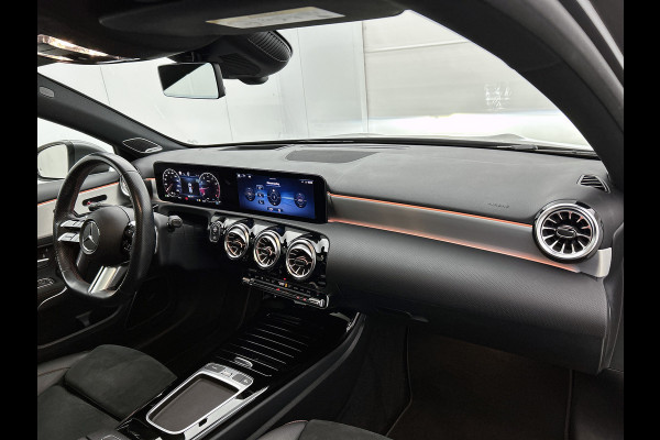 Mercedes-Benz A-Klasse 180 AMG Line | AMG-Line interieur | AMG-Line Exterieur | 360 Camera | Memory Seats | Panorama Schuifdak | Sfeerverlichting | Inclusief 24 maanden MB Certified garantie voor Europa.