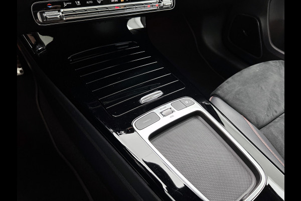 Mercedes-Benz A-Klasse 180 AMG Line | AMG-Line interieur | AMG-Line Exterieur | 360 Camera | Memory Seats | Panorama Schuifdak | Sfeerverlichting | Inclusief 24 maanden MB Certified garantie voor Europa.