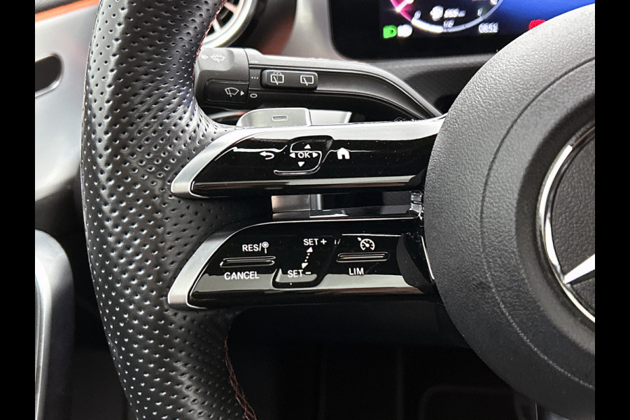 Mercedes-Benz A-Klasse 180 AMG Line | AMG-Line interieur | AMG-Line Exterieur | 360 Camera | Memory Seats | Panorama Schuifdak | Sfeerverlichting | Inclusief 24 maanden MB Certified garantie voor Europa.
