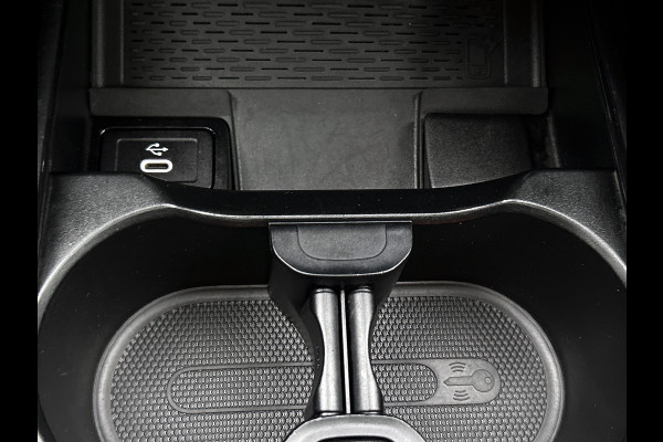 Mercedes-Benz A-Klasse 180 AMG Line | AMG-Line interieur | AMG-Line Exterieur | 360 Camera | Memory Seats | Panorama Schuifdak | Sfeerverlichting | Inclusief 24 maanden MB Certified garantie voor Europa.
