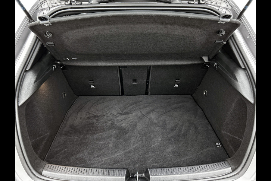 Mercedes-Benz A-Klasse 180 AMG Line | AMG-Line interieur | AMG-Line Exterieur | 360 Camera | Memory Seats | Panorama Schuifdak | Sfeerverlichting | Inclusief 24 maanden MB Certified garantie voor Europa.
