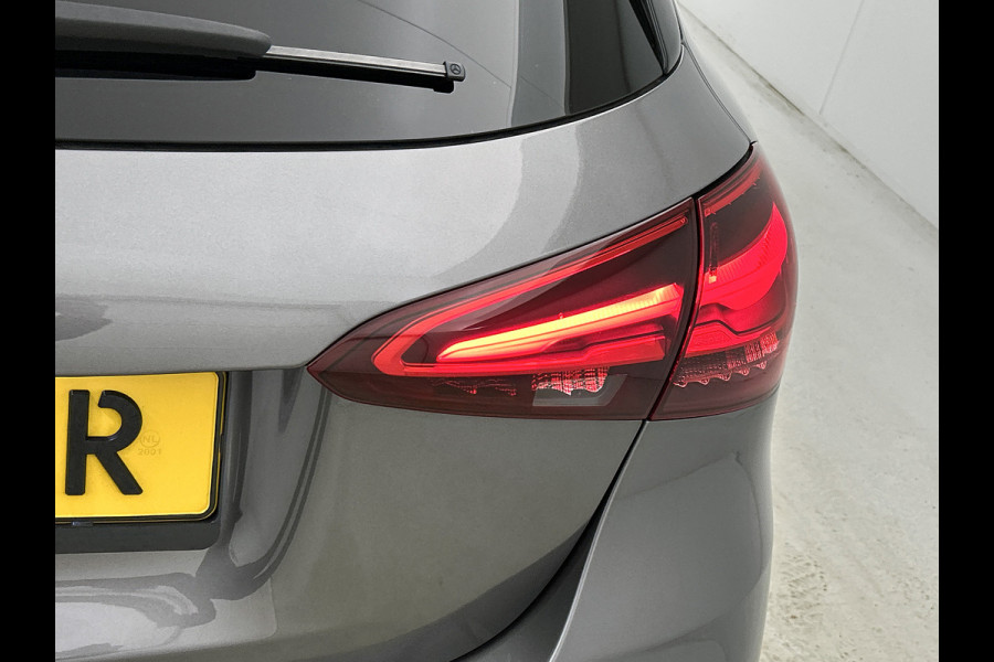 Mercedes-Benz A-Klasse 180 AMG Line | AMG-Line interieur | AMG-Line Exterieur | 360 Camera | Memory Seats | Panorama Schuifdak | Sfeerverlichting | Inclusief 24 maanden MB Certified garantie voor Europa.