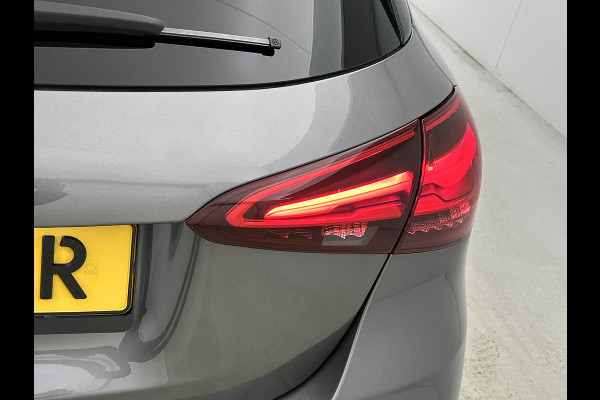 Mercedes-Benz A-Klasse 180 AMG Line | AMG-Line interieur | AMG-Line Exterieur | 360 Camera | Memory Seats | Panorama Schuifdak | Sfeerverlichting | Inclusief 24 maanden MB Certified garantie voor Europa.