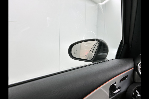 Mercedes-Benz A-Klasse 180 AMG Line | AMG-Line interieur | AMG-Line Exterieur | 360 Camera | Memory Seats | Panorama Schuifdak | Sfeerverlichting | Inclusief 24 maanden MB Certified garantie voor Europa.