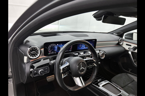 Mercedes-Benz A-Klasse 180 AMG Line | AMG-Line interieur | AMG-Line Exterieur | 360 Camera | Memory Seats | Panorama Schuifdak | Sfeerverlichting | Inclusief 24 maanden MB Certified garantie voor Europa.