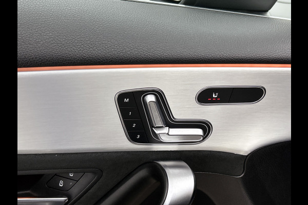 Mercedes-Benz A-Klasse 180 AMG Line | AMG-Line interieur | AMG-Line Exterieur | 360 Camera | Memory Seats | Panorama Schuifdak | Sfeerverlichting | Inclusief 24 maanden MB Certified garantie voor Europa.