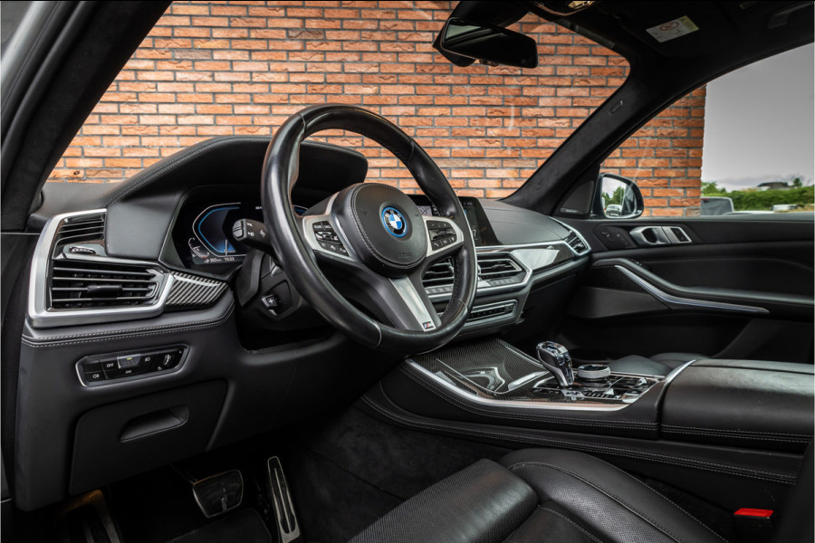 BMW X5 xDrive45e M-Sport | Panorama | Laser | H&K | Trekhaak | Carbon | ACC | Massage | Stoelventilatie | Nardo Grey | Dealer onderhouden