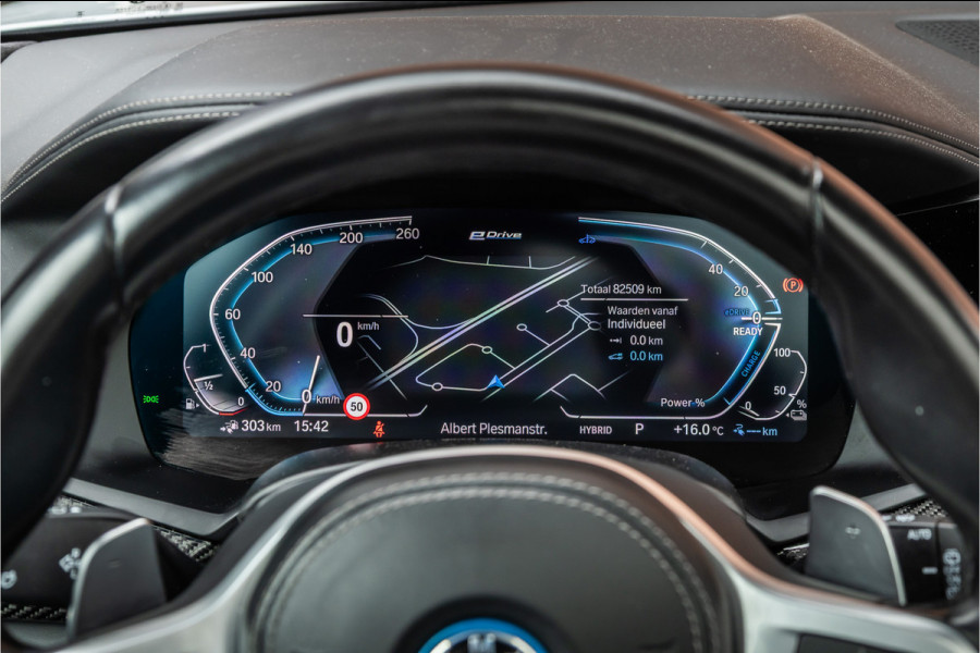 BMW X5 xDrive45e M-Sport | Panorama | Laser | H&K | Trekhaak | Carbon | ACC | Massage | Stoelventilatie | Nardo Grey | Dealer onderhouden