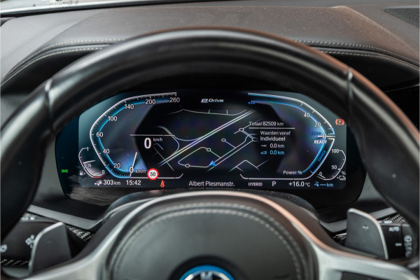 BMW X5 xDrive45e M-Sport | Panorama | Laser | H&K | Trekhaak | Carbon | ACC | Massage | Stoelventilatie | Nardo Grey | Dealer onderhouden