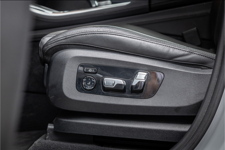 BMW X5 xDrive45e M-Sport | Panorama | Laser | H&K | Trekhaak | Carbon | ACC | Massage | Stoelventilatie | Nardo Grey | Dealer onderhouden