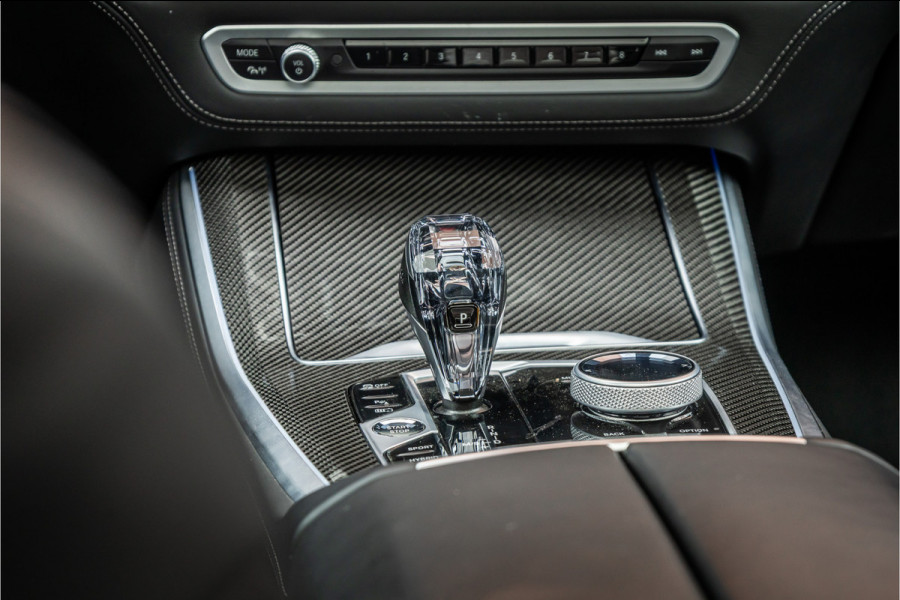 BMW X5 xDrive45e M-Sport | Panorama | Laser | H&K | Trekhaak | Carbon | ACC | Massage | Stoelventilatie | Nardo Grey | Dealer onderhouden
