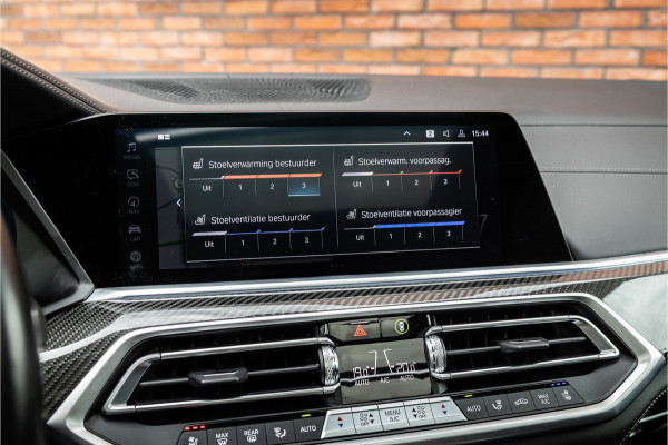 BMW X5 xDrive45e M-Sport | Panorama | Laser | H&K | Trekhaak | Carbon | ACC | Massage | Stoelventilatie | Nardo Grey | Dealer onderhouden