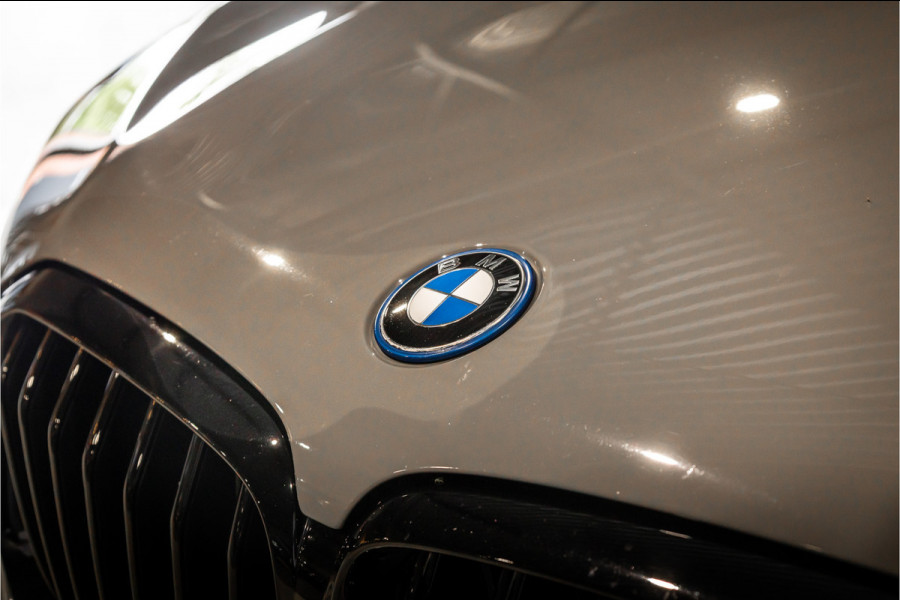 BMW X5 xDrive45e M-Sport | Panorama | Laser | H&K | Trekhaak | Carbon | ACC | Massage | Stoelventilatie | Nardo Grey | Dealer onderhouden