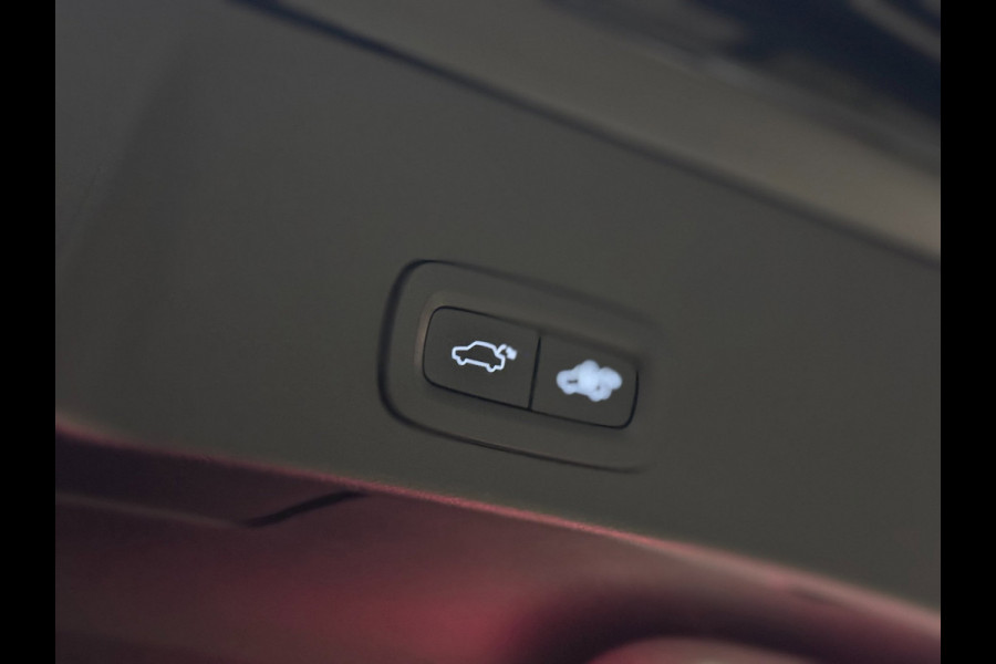Volvo XC40 2.0 B4 Ultimate Dark | PANO | HARMAN KARDON | DEALER ONDERH.
