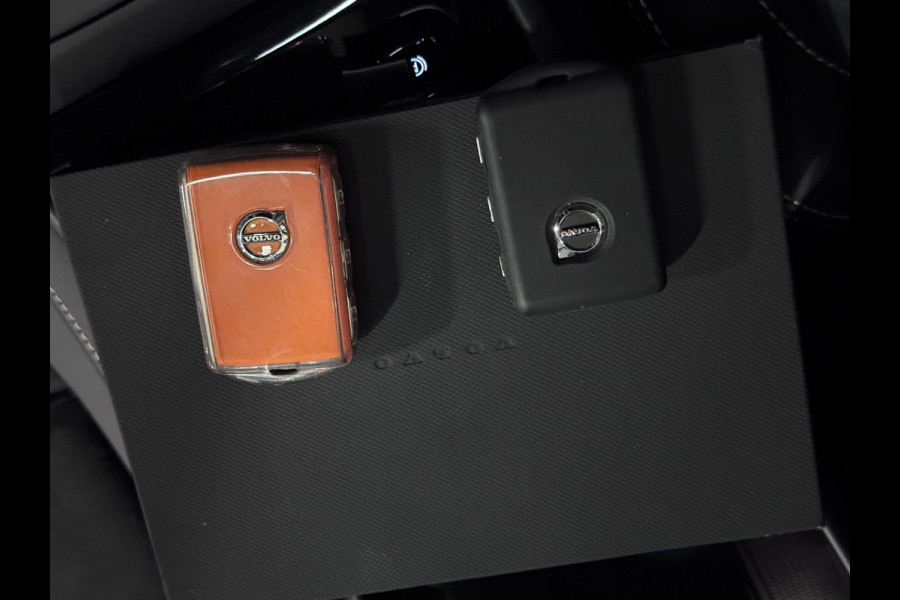 Volvo XC40 2.0 B4 Ultimate Dark | PANO | HARMAN KARDON | DEALER ONDERH.