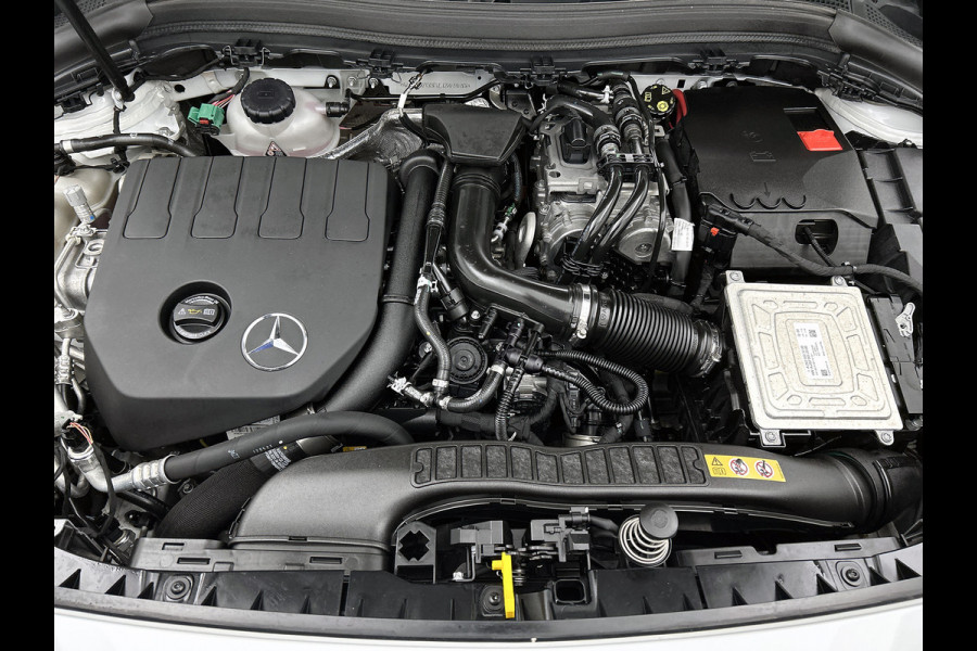 Mercedes-Benz B-Klasse 250 e Premium Plus | AMG-Line Interieur | AMG-Line Exterieur | Achteruitrijcamera | Panorama schuif/kanteldak | Memory Seats | Sfeerver 24 Maanden Mercedes-Benz Certified Garantie