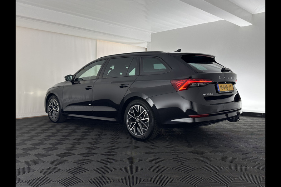 Škoda Octavia Combi 1.0 TSI Sport Business (INCL-BTW) *DIGI-COCKPIT | SPORTSEATS | NAVI-FULLMAP | PRIVACYGLASS | KEYLESS | DAB | ECC | PDC | CRUISE | TOWBAR | 17''ALU*