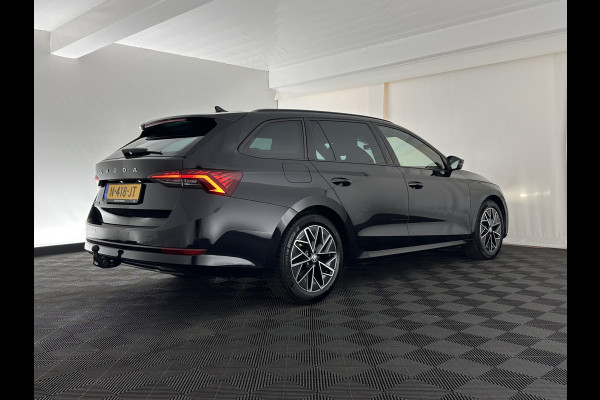 Škoda Octavia Combi 1.0 TSI Sport Business (INCL-BTW) *DIGI-COCKPIT | SPORTSEATS | NAVI-FULLMAP | PRIVACYGLASS | KEYLESS | DAB | ECC | PDC | CRUISE | TOWBAR | 17''ALU*