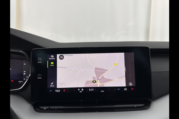 Škoda Octavia Combi 1.0 TSI Sport Business (INCL-BTW) *DIGI-COCKPIT | SPORTSEATS | NAVI-FULLMAP | PRIVACYGLASS | KEYLESS | DAB | ECC | PDC | CRUISE | TOWBAR | 17''ALU*
