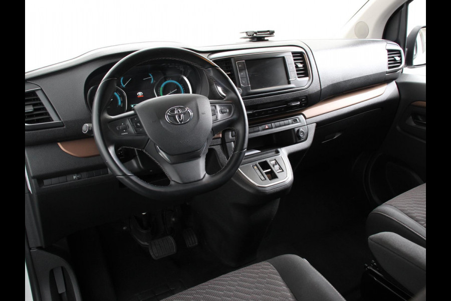 Toyota PROACE Electric Verso Luxury L2 8persoons PERSONENBUS 8p SOH 89% Navigatie Parkeersensoren Cruise Control Stoelverwarming Climate Control LM Velgen