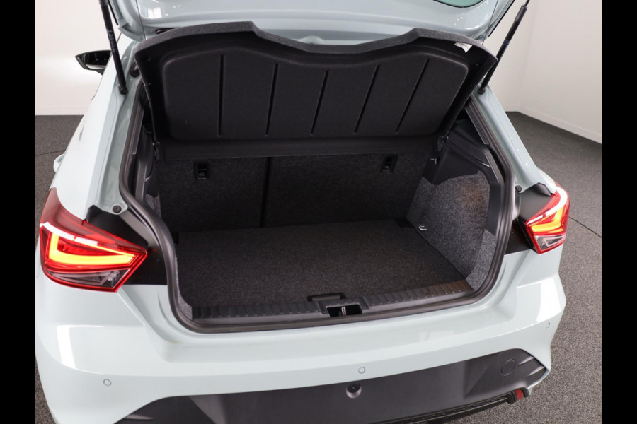 Seat Ibiza Style Business Connect 1.0 EcoTSI 95 pk | Oniric Grey Metallic | Velgen 'Design Machined' | Safe & Driving Pack M | Apple Carplay | Sensoren V+A | Achteruitrij camera