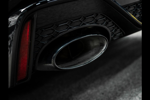 Audi RS6 Avant TFSI quattro | Keramisch | B/O | Pano | Rode Stiksels |