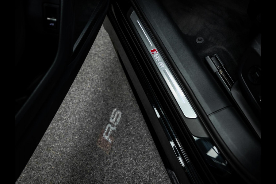 Audi RS6 Avant TFSI quattro | Keramisch | B/O | Pano | Rode Stiksels |