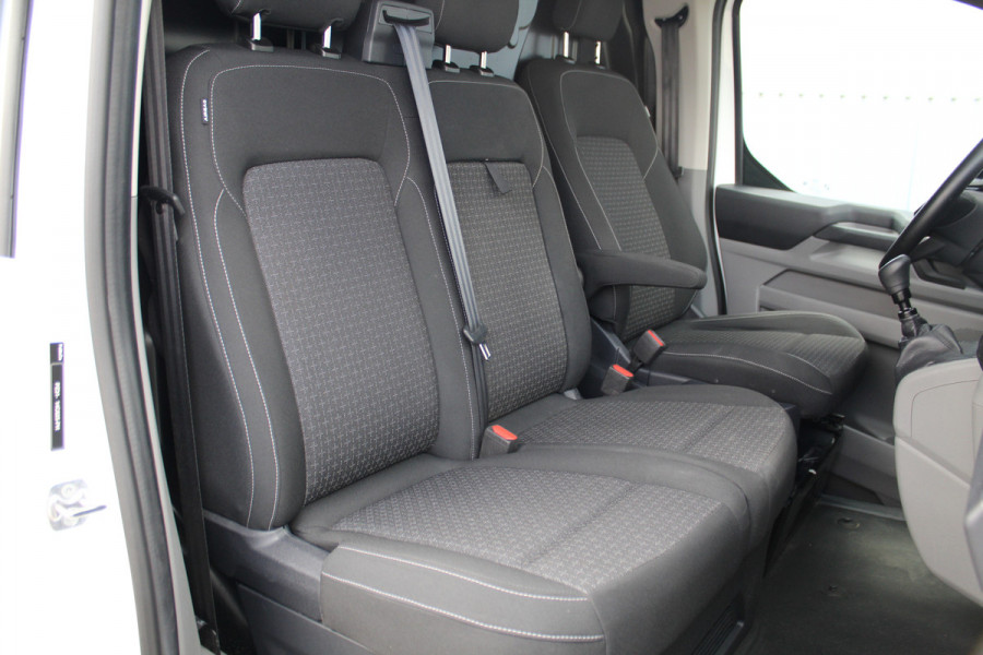 Ford Transit Custom 320 2.0-136 pk TDCI L1H1 Trend. Fabrieksgarantie t/m 15-09-2028 ! Camera, Cruise Control, Climate Control, Winter Pakket, Laadruimte bekleed.