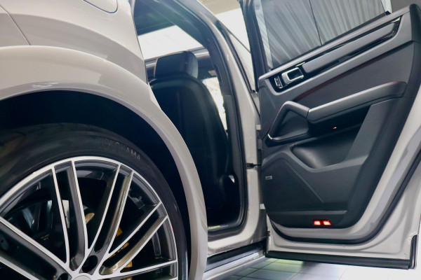 Porsche Cayenne 3.0 E-Hybrid NL|Keramisch|Manufaktur Np €183.998