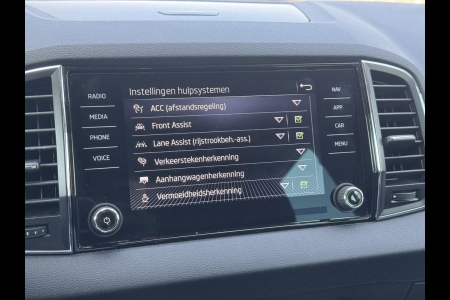 Škoda Karoq 1.5 TSI ACT Business Edition Plus | Navi, Camera, El. Trekhaak, Stoel+Stuurverw., El. A.klep, Carplay/Android, ACC |