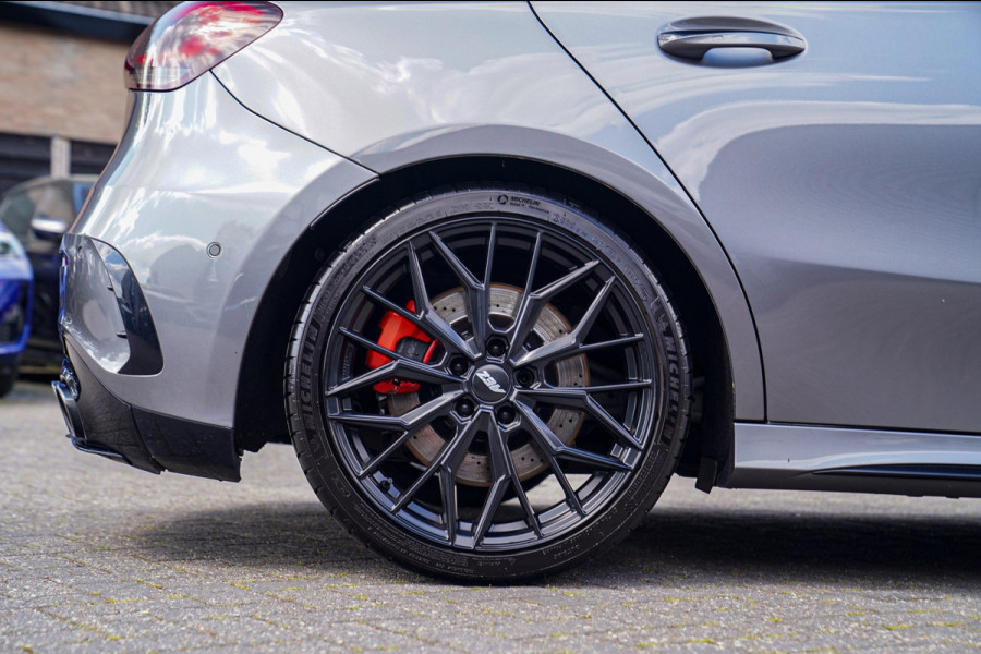 Mercedes-Benz A-Klasse AMG 35 4MATIC Edition 1 | Head Up Display | Burmester | Sterrenhemel | Memory | 360 Camera | Massage