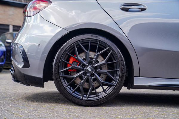 Mercedes-Benz A-Klasse AMG 35 4MATIC Edition 1 | Head Up Display | Burmester | Sterrenhemel | Memory | 360 Camera | Massage