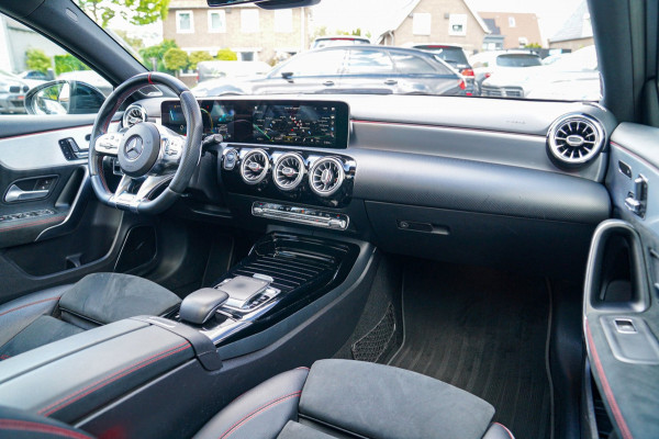 Mercedes-Benz A-Klasse AMG 35 4MATIC Edition 1 | Head Up Display | Burmester | Sterrenhemel | Memory | 360 Camera | Massage