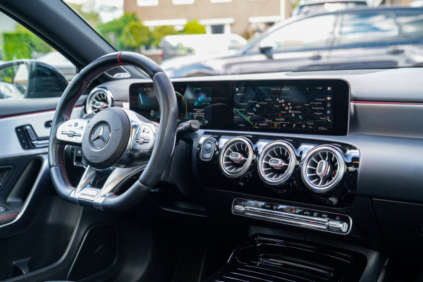 Mercedes-Benz A-Klasse AMG 35 4MATIC Edition 1 | Head Up Display | Burmester | Sterrenhemel | Memory | 360 Camera | Massage