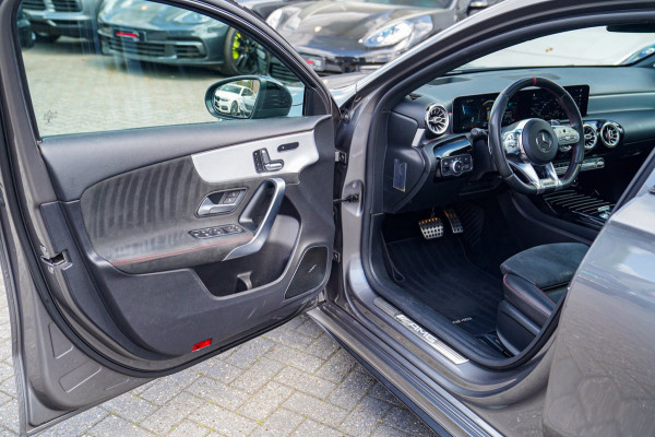 Mercedes-Benz A-Klasse AMG 35 4MATIC Edition 1 | Head Up Display | Burmester | Sterrenhemel | Memory | 360 Camera | Massage