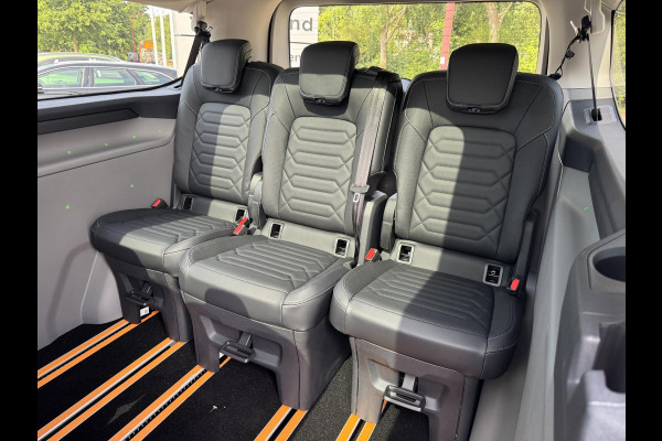 Ford Transit Custom Tourneo 340 2.5 PHEV L2H1 Titanium X 233pk | 16-weg elek. AGR-stoel | Handsfree elektrische dubbele zijschuifdeuren | Panoramadak | 15 B&O speaker | Inklapbare trekhaak | Verwarmbaar stuurwiel | Verwarmbare en elektrisch verstelbare stoelen tweede zitrij | Draadloos opladen