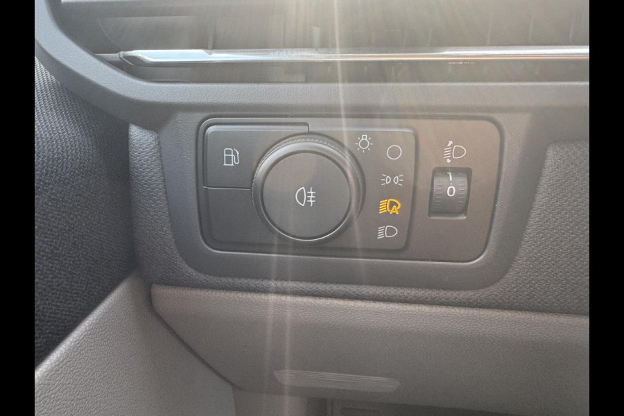 Ford Transit Custom Tourneo 340 2.5 PHEV L2H1 Titanium X 233pk | 16-weg elek. AGR-stoel | Handsfree elektrische dubbele zijschuifdeuren | Panoramadak | 15 B&O speaker | Inklapbare trekhaak | Verwarmbaar stuurwiel | Verwarmbare en elektrisch verstelbare stoelen tweede zitrij | Draadloos opladen