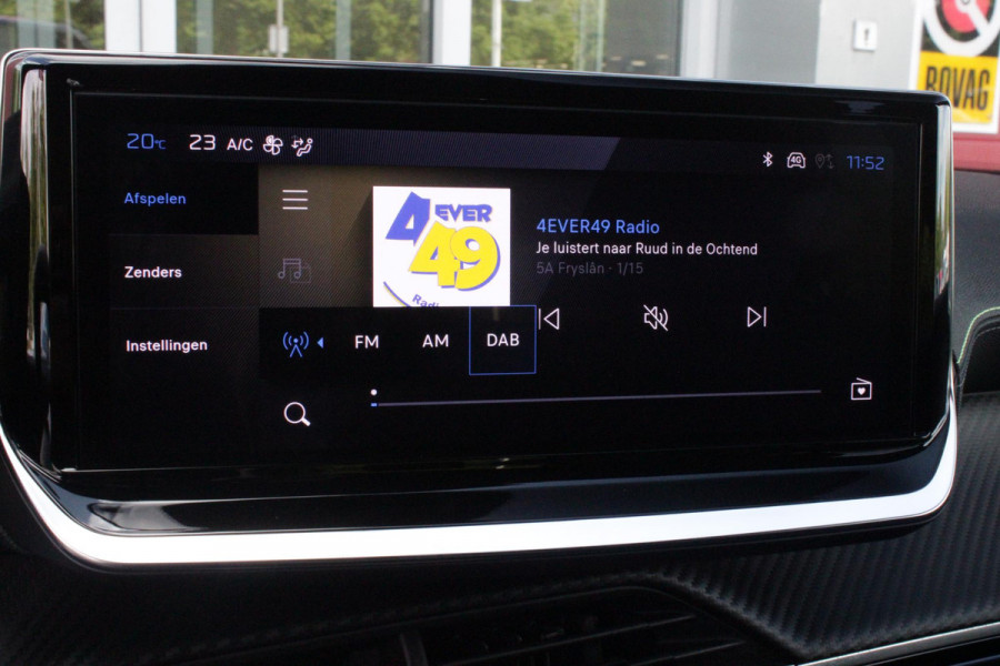 Peugeot 2008 1.2 Hybrid 145PK AUTOMAAT GT PACK | ELEKTRISCH BEDIENBARE BESTUURDERSSTOEL | NAVIGATIE | FULL LED KOPLAMPEN | DRAADLOZE APPLE CARPLAY/ANDROID AUTO | ADAPTIVE CRUISE CONTROL | CAMERA VOOR + ACHTER | CLIMATE CONTROL | LICHTMETALEN VELGEN 17" | KEYLESS ENTRY/START | DAB+ RADIO | ALCANTARA/LEDEREN BEKLEDING  | DODEHOEK DETECTIE | PARKEERSENSOREN VOOR + ACHTER | STOEL VERWARMING | DRAADLOZE TELEFOONLADER |