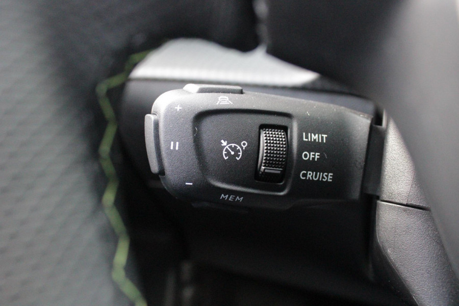 Peugeot 2008 1.2 Hybrid 145PK AUTOMAAT GT PACK | ELEKTRISCH BEDIENBARE BESTUURDERSSTOEL | NAVIGATIE | FULL LED KOPLAMPEN | DRAADLOZE APPLE CARPLAY/ANDROID AUTO | ADAPTIVE CRUISE CONTROL | CAMERA VOOR + ACHTER | CLIMATE CONTROL | LICHTMETALEN VELGEN 17" | KEYLESS ENTRY/START | DAB+ RADIO | ALCANTARA/LEDEREN BEKLEDING  | DODEHOEK DETECTIE | PARKEERSENSOREN VOOR + ACHTER | STOEL VERWARMING | DRAADLOZE TELEFOONLADER |