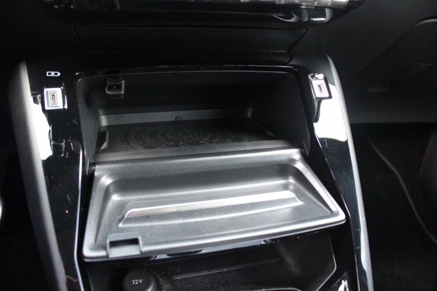 Peugeot 2008 1.2 Hybrid 145PK AUTOMAAT GT PACK | ELEKTRISCH BEDIENBARE BESTUURDERSSTOEL | NAVIGATIE | FULL LED KOPLAMPEN | DRAADLOZE APPLE CARPLAY/ANDROID AUTO | ADAPTIVE CRUISE CONTROL | CAMERA VOOR + ACHTER | CLIMATE CONTROL | LICHTMETALEN VELGEN 17" | KEYLESS ENTRY/START | DAB+ RADIO | ALCANTARA/LEDEREN BEKLEDING  | DODEHOEK DETECTIE | PARKEERSENSOREN VOOR + ACHTER | STOEL VERWARMING | DRAADLOZE TELEFOONLADER |