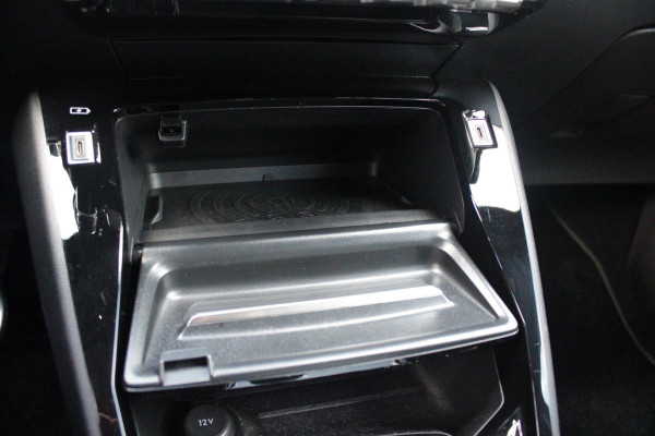 Peugeot 2008 1.2 Hybrid 145PK AUTOMAAT GT PACK | ELEKTRISCH BEDIENBARE BESTUURDERSSTOEL | NAVIGATIE | FULL LED KOPLAMPEN | DRAADLOZE APPLE CARPLAY/ANDROID AUTO | ADAPTIVE CRUISE CONTROL | CAMERA VOOR + ACHTER | CLIMATE CONTROL | LICHTMETALEN VELGEN 17" | KEYLESS ENTRY/START | DAB+ RADIO | ALCANTARA/LEDEREN BEKLEDING  | DODEHOEK DETECTIE | PARKEERSENSOREN VOOR + ACHTER | STOEL VERWARMING | DRAADLOZE TELEFOONLADER |